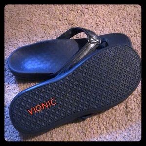 Vionic flip flops blue size 8